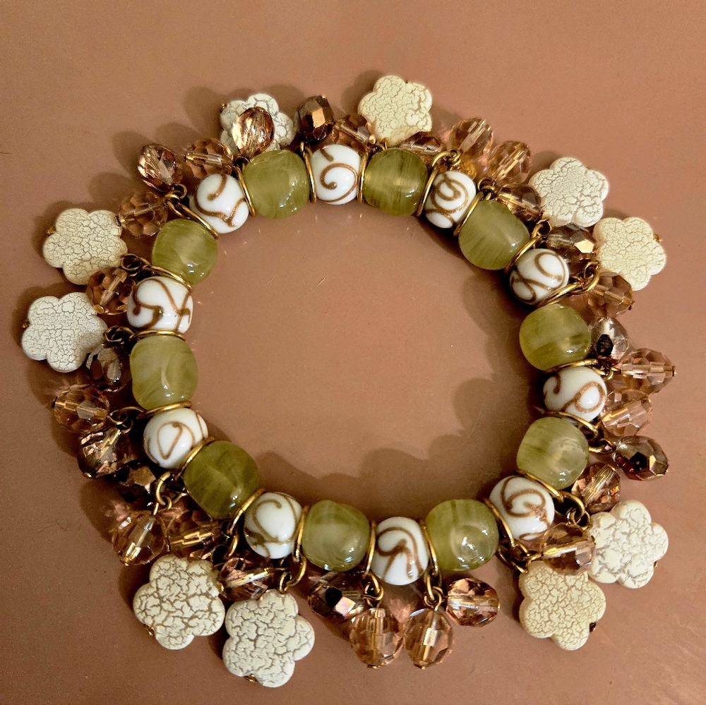 Joan Rivers rose gold,& olive green glass bead & charm stretch bracelet - Picture 8 of 11